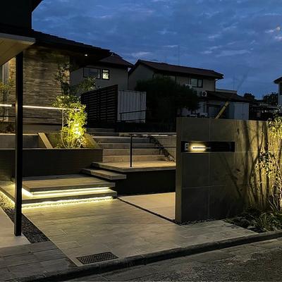 奈良市 高低差のあるファサードを立体的に演出。ドラマチックな夜景がラグジュアリーなオープン外構 奈良市 高低差のあるファサードを立体的に演出。ドラマチックな夜景がラグジュアリーなオープン外構